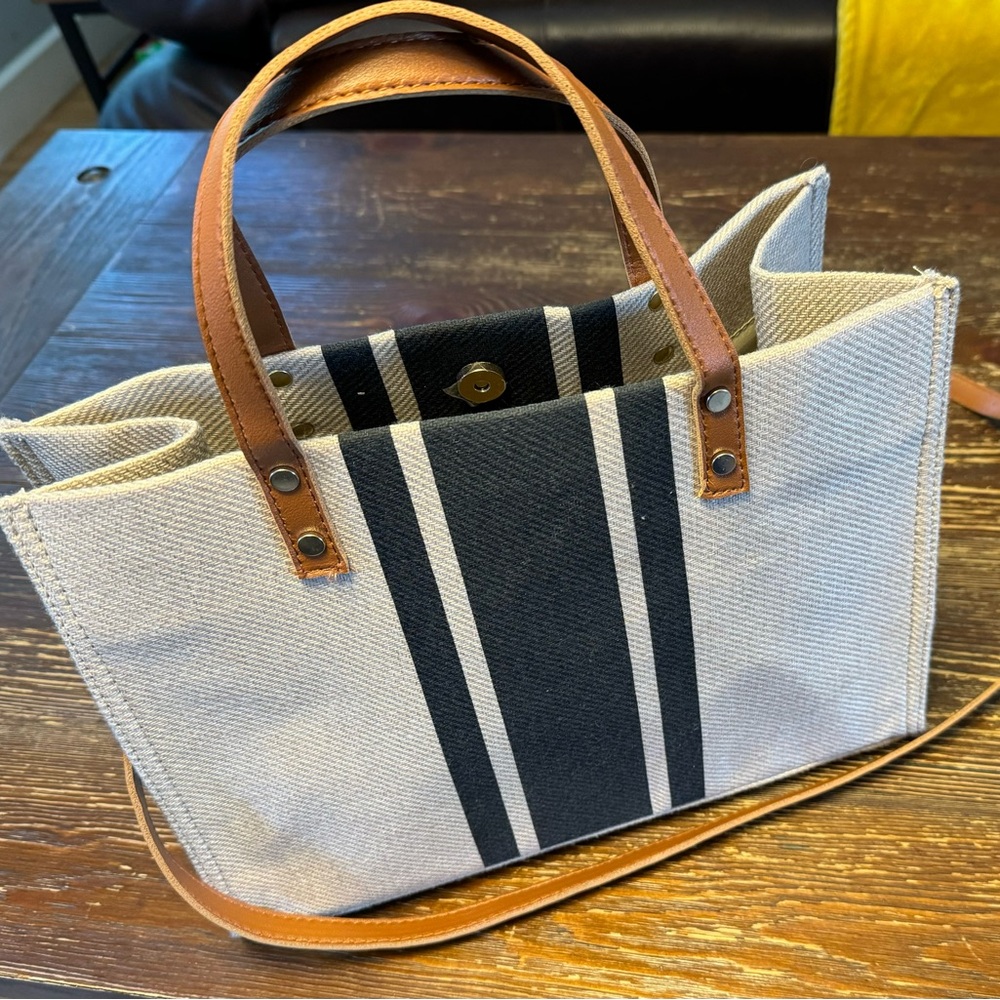 Women’s hand bag with shoulder strap
